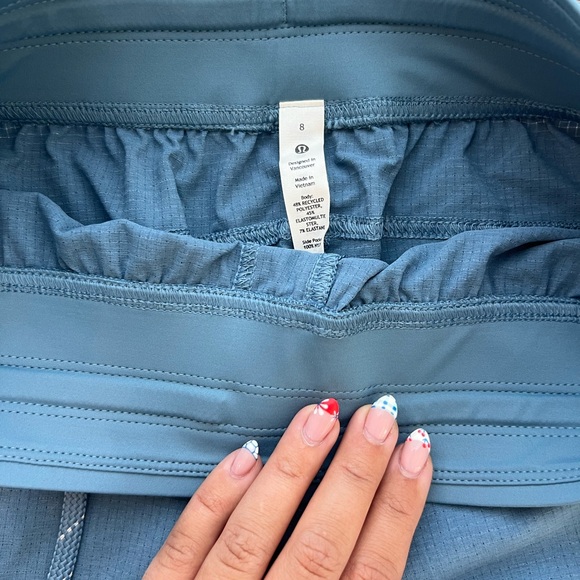 Lululemon WovenAir shorts, size 8! NWT! - Picture 6 of 6